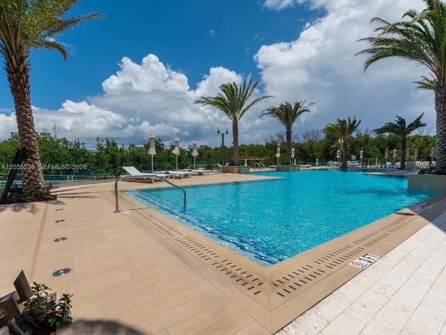 16385 Biscayne Blvd 1103, North Miami Beach, FL 33160