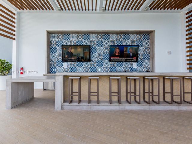 16385 Biscayne Blvd 1103, North Miami Beach, FL 33160