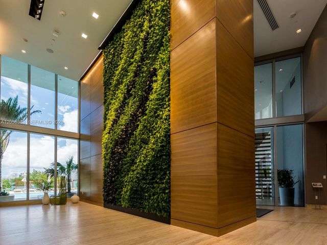 16385 Biscayne Blvd 1103, North Miami Beach, FL 33160