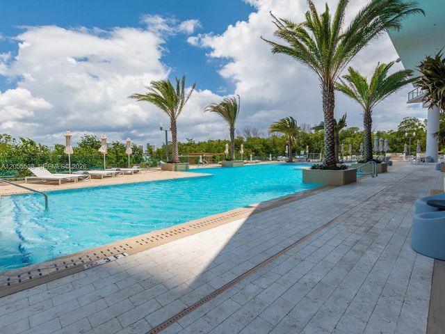 16385 Biscayne Blvd 1103, North Miami Beach, FL 33160