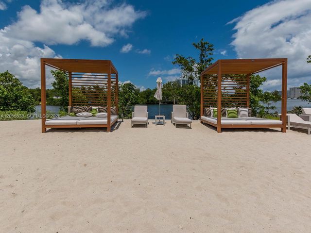 16385 Biscayne Blvd 1103, North Miami Beach, FL 33160