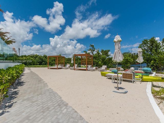 16385 Biscayne Blvd 1103, North Miami Beach, FL 33160