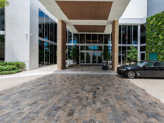 16385 Biscayne Blvd 1103, North Miami Beach, FL 33160