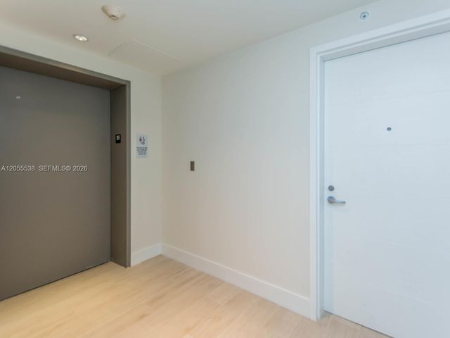 16385 Biscayne Blvd 1103, North Miami Beach, FL 33160