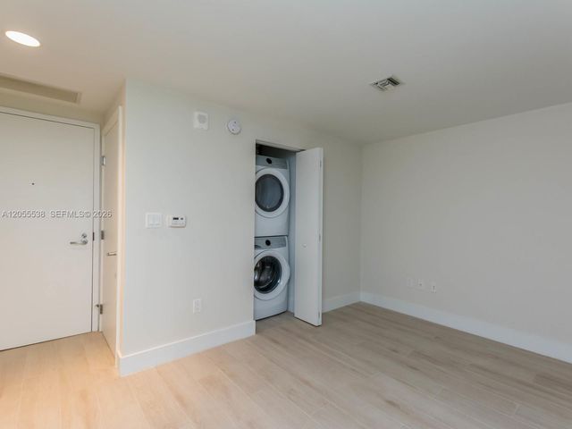 16385 Biscayne Blvd 1103, North Miami Beach, FL 33160