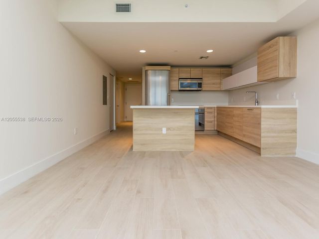 16385 Biscayne Blvd 1103, North Miami Beach, FL 33160