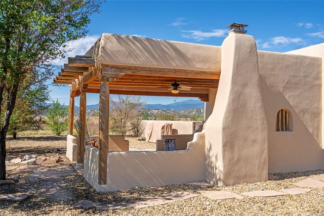 91 Private Drive 1613 B, Medanales, NM 87548