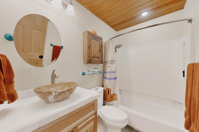 91 Private Drive 1613 B, Medanales, NM 87548