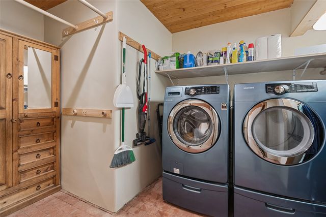 91 Private Drive 1613 B, Medanales, NM 87548