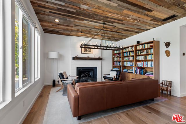 23477 Palm Drive, Calabasas, CA 91302