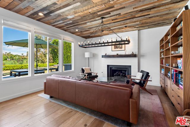 23477 Palm Drive, Calabasas, CA 91302