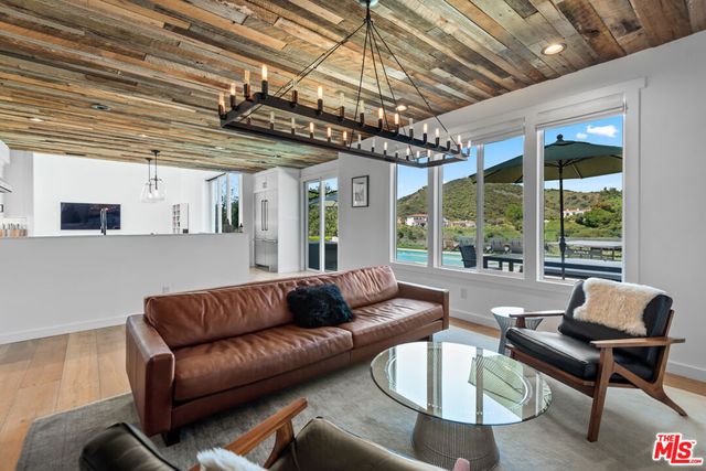 23477 Palm Drive, Calabasas, CA 91302