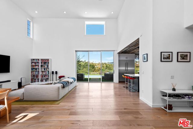 23477 Palm Drive, Calabasas, CA 91302