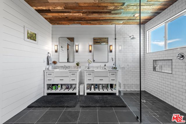 23477 Palm Drive, Calabasas, CA 91302