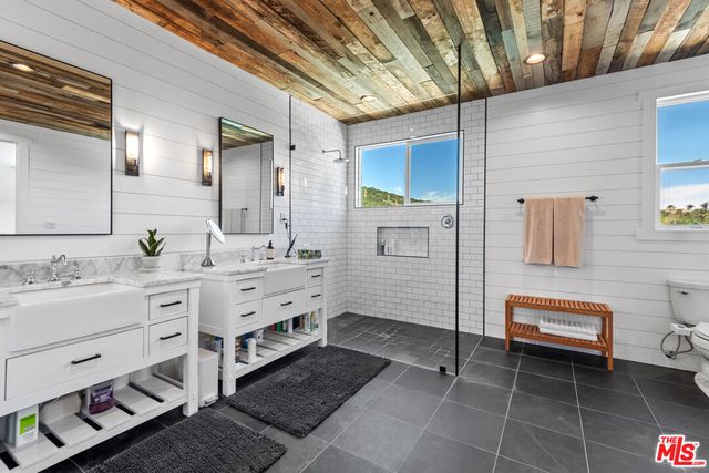 23477 Palm Drive, Calabasas, CA 91302