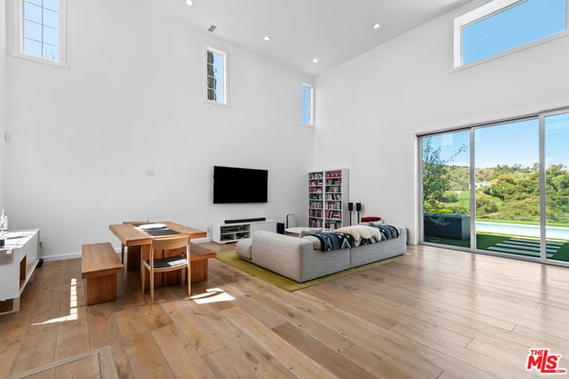 23477 Palm Drive, Calabasas, CA 91302