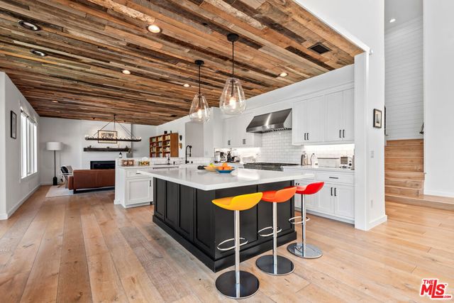 23477 Palm Drive, Calabasas, CA 91302