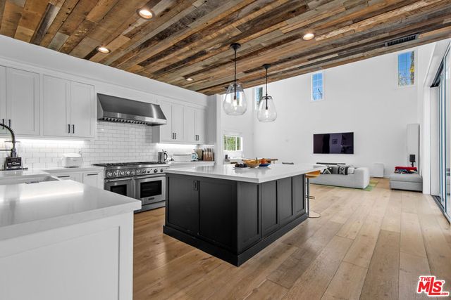 23477 Palm Drive, Calabasas, CA 91302