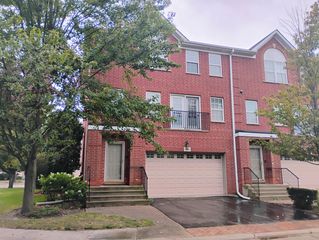 893 ENFIELD Drive, Northbrook, IL 60062