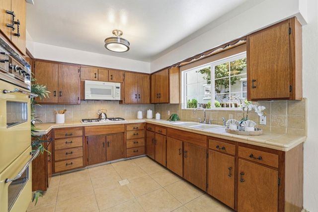 24 Scharff Avenue, San Jose, CA 95116