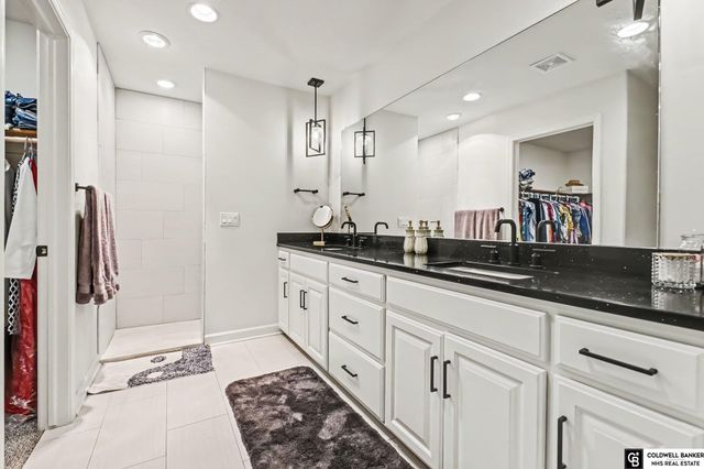 17030 Isabella Street, Bennington, NE 68007