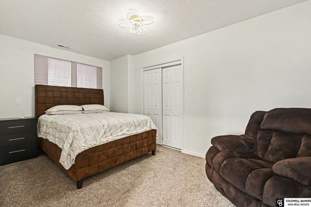 17030 Isabella Street, Bennington, NE 68007