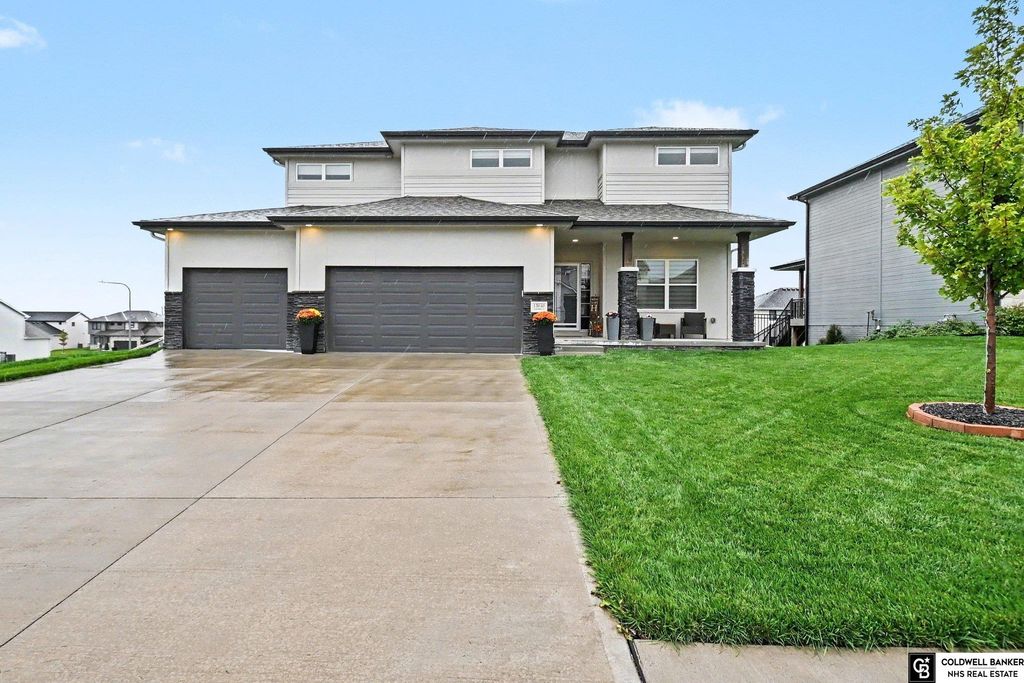 17030 Isabella Street, Bennington, NE 68007