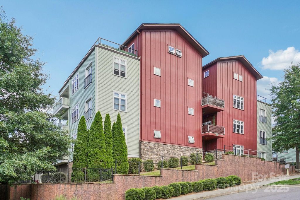 400 N Skyloft Drive 101, Asheville, NC 28801