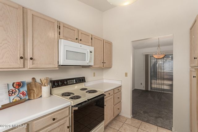 9880 N Western Sky Place, Tucson, AZ 85742