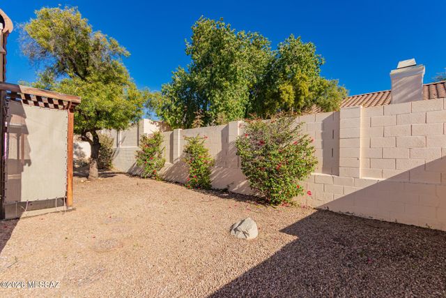 9880 N Western Sky Place, Tucson, AZ 85742