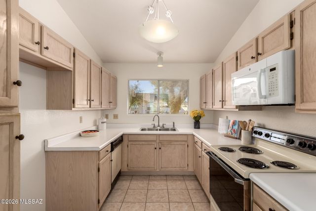 9880 N Western Sky Place, Tucson, AZ 85742