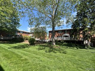 1041 N Clay Avenue C1 G9, Kirkwood, MO 63122