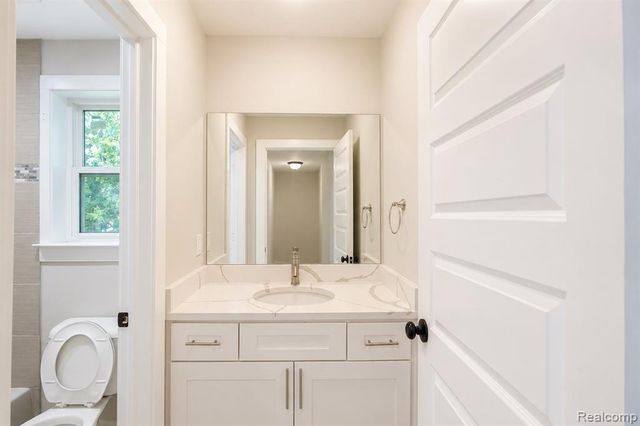 1761 E George Avenue, Hazel Park, MI 48030