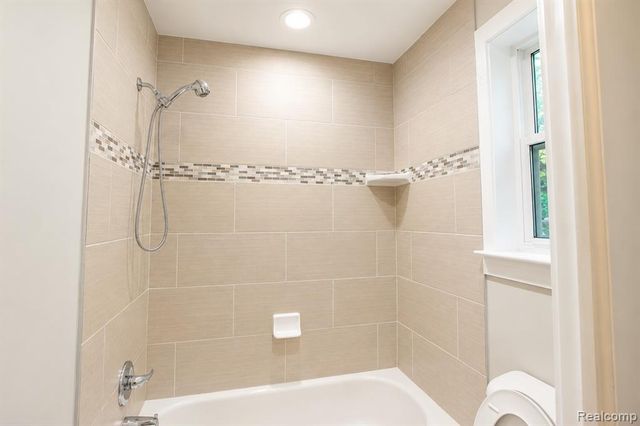 1761 E George Avenue, Hazel Park, MI 48030