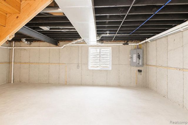 1761 E George Avenue, Hazel Park, MI 48030
