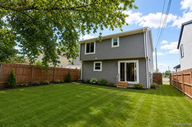 1761 E George Avenue, Hazel Park, MI 48030