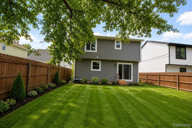 1761 E George Avenue, Hazel Park, MI 48030