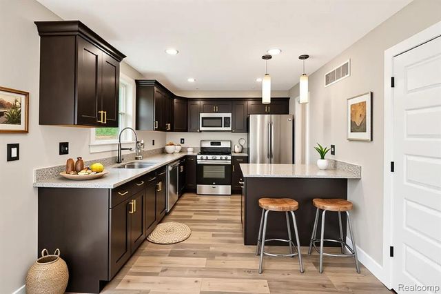 1761 E George Avenue, Hazel Park, MI 48030