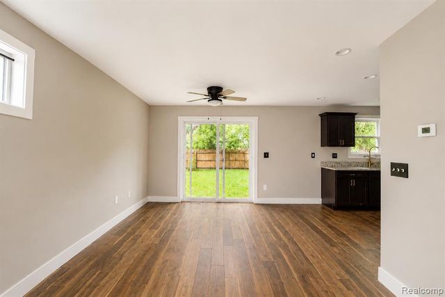 1761 E George Avenue, Hazel Park, MI 48030