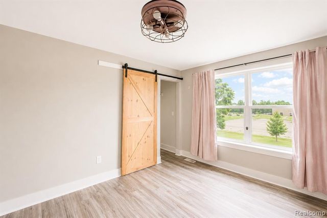 1761 E George Avenue, Hazel Park, MI 48030
