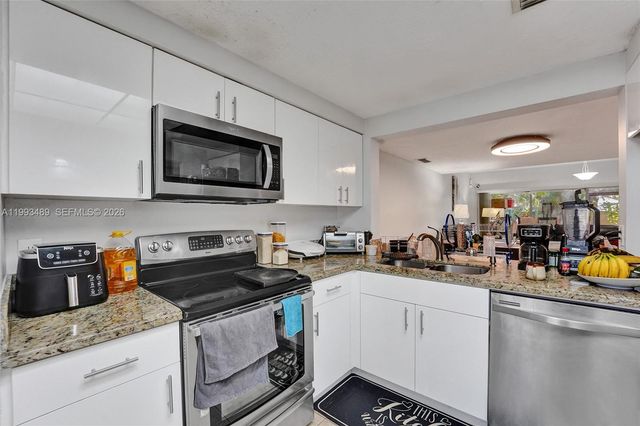 3592 NW 83rd Ln, Sunrise, FL 33351