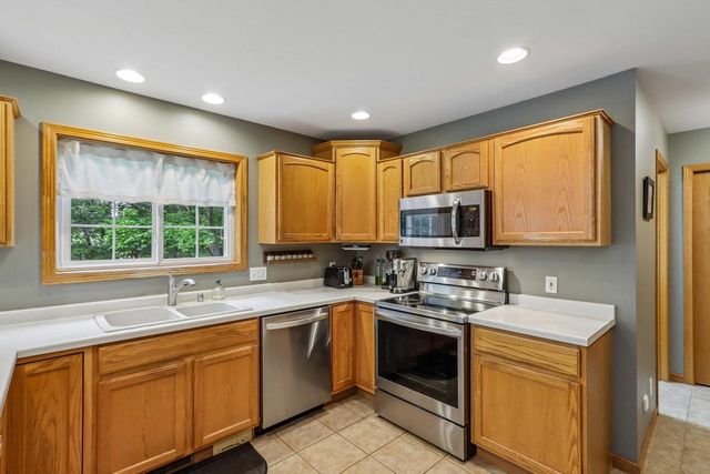 10 Black Stone Circle, Madison, WI 53719