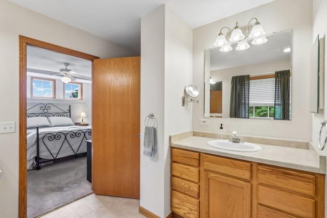 10 Black Stone Circle, Madison, WI 53719