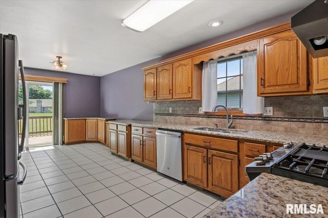 3908 GREENFIELD Drive, Springfield, IL 62704