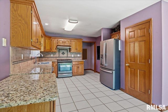 3908 GREENFIELD Drive, Springfield, IL 62704