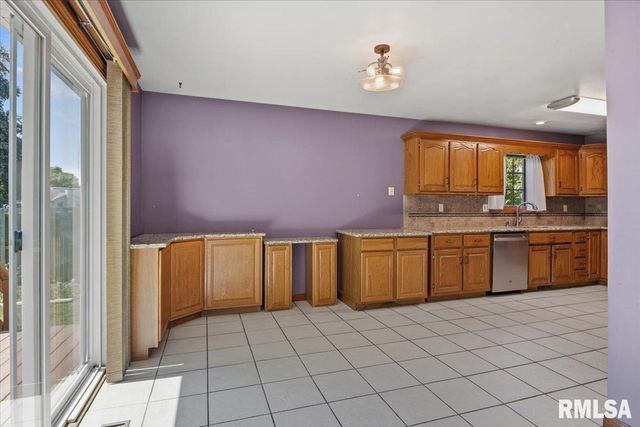 3908 GREENFIELD Drive, Springfield, IL 62704