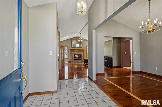 3908 GREENFIELD Drive, Springfield, IL 62704