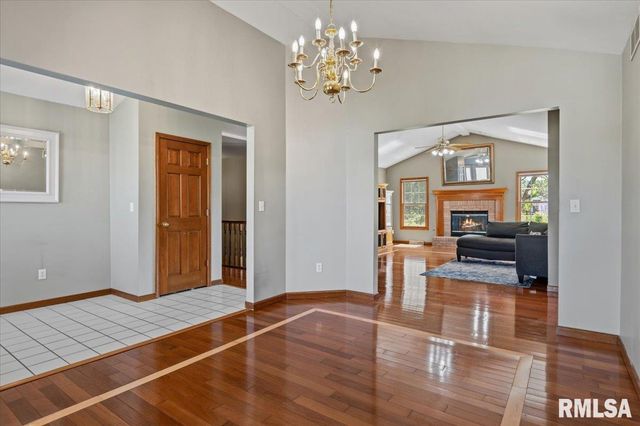 3908 GREENFIELD Drive, Springfield, IL 62704