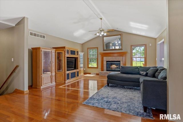 3908 GREENFIELD Drive, Springfield, IL 62704