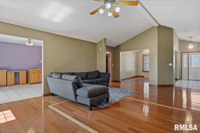 3908 GREENFIELD Drive, Springfield, IL 62704